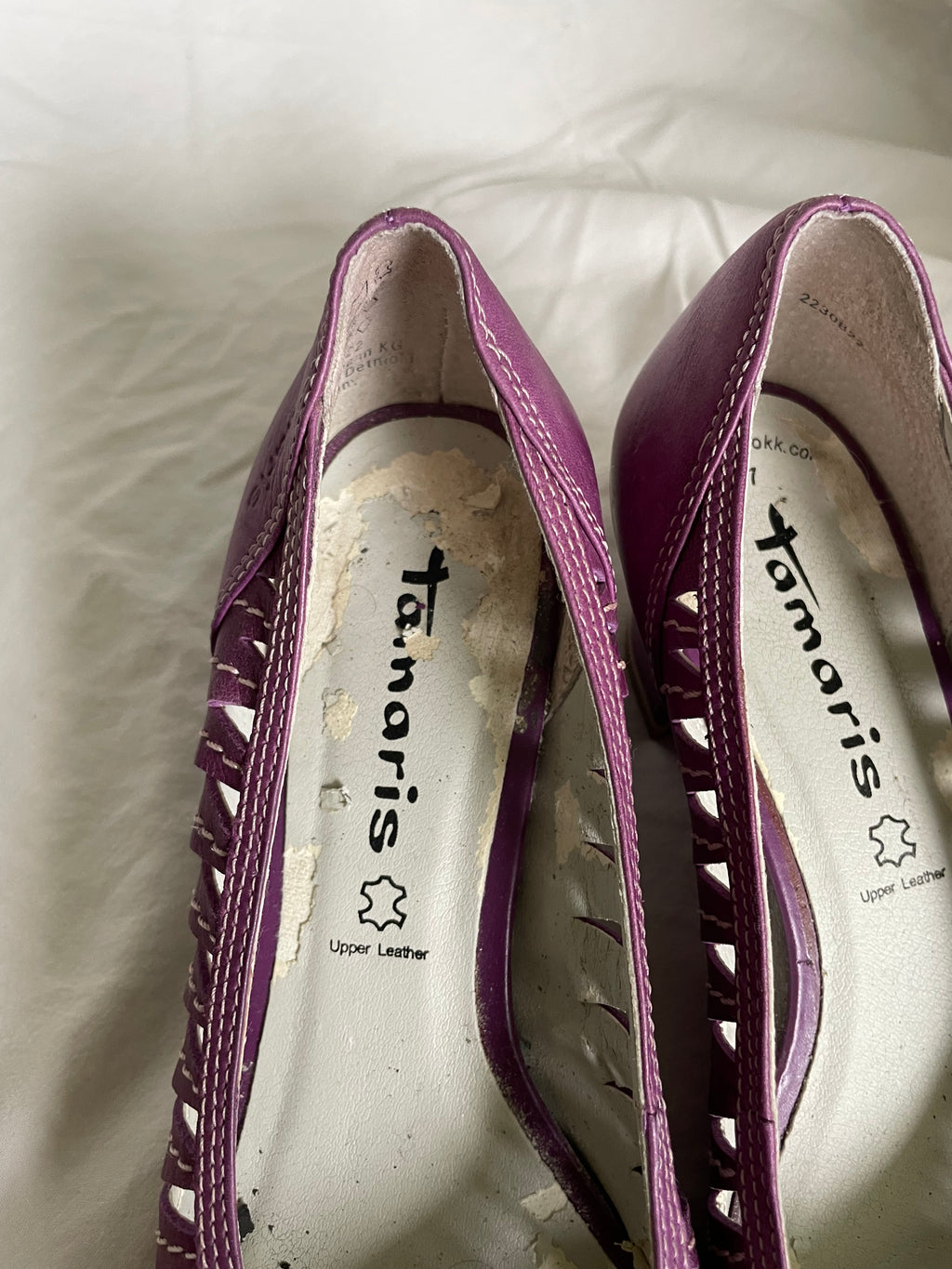 2000's Tamaris Purple Leather Bow Pumps